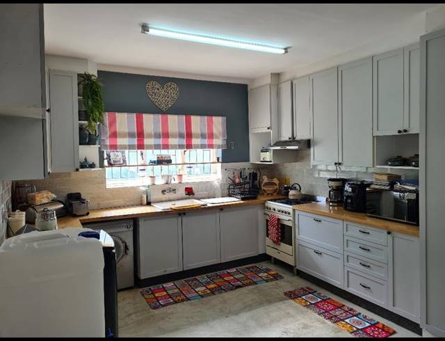 3 BEDROOM PROPERTY TO RENT IN FISH HOEK